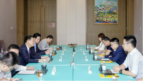 省尊龙凯时集团党委书记、董事长任丁与腾讯“王者荣耀”CTO邓君、腾讯大成网总裁郑亮座谈交流